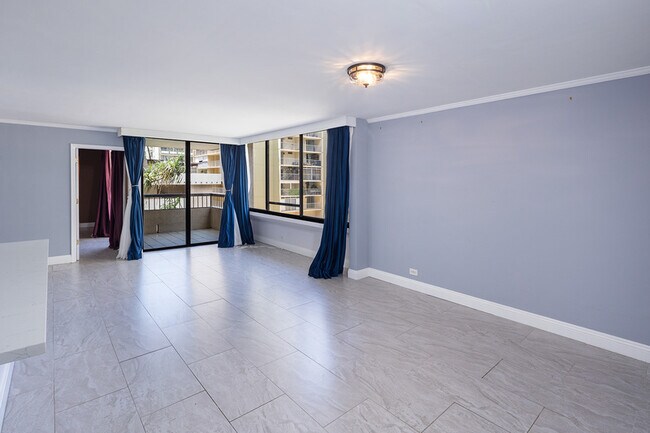 Building Photo - 2215 Aloha Dr