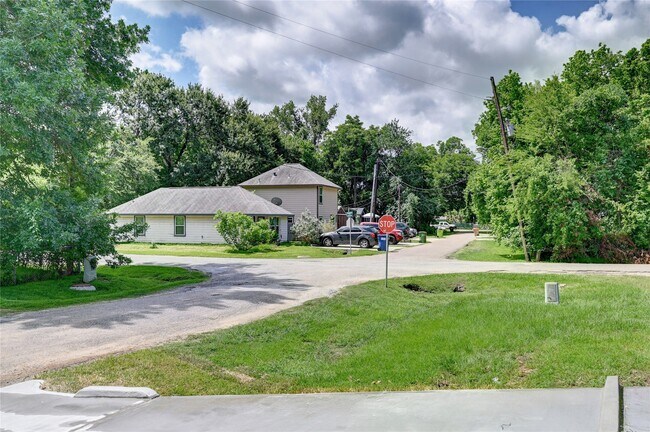 Building Photo - 8695 Sassafras
