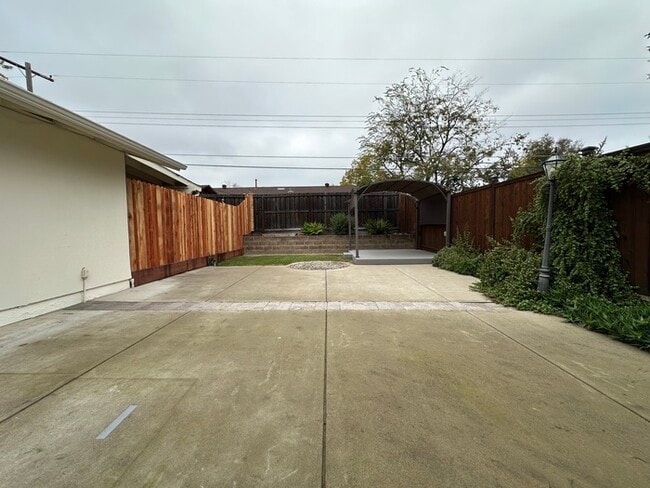 Building Photo - Stunning 3-bedroom, 2-bath home in North Highlands!