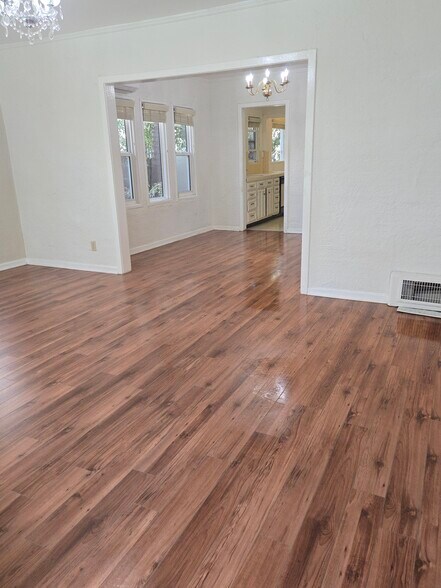 Hardwood floors throughout - 430 S Oakhurst Dr
