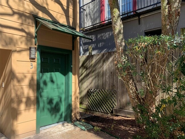 Building Photo - 1912 Sul Ross St