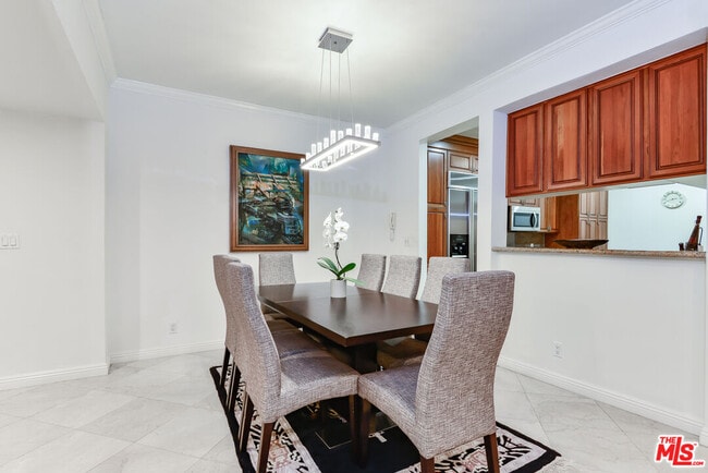 Building Photo - 11755 Montana Ave