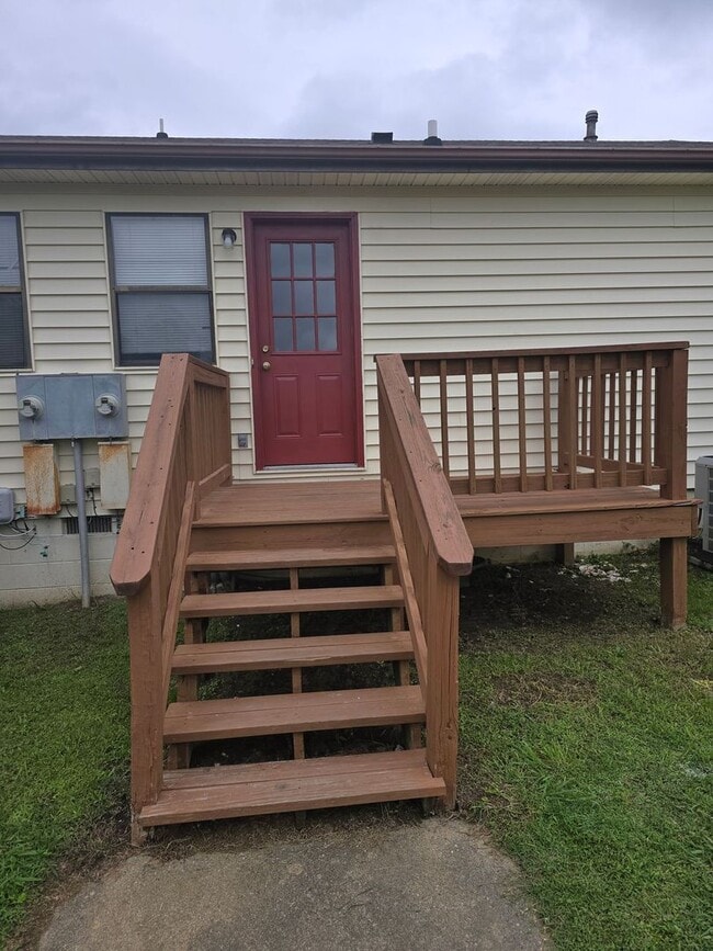 Building Photo - 2 BR DUPLEX in Colonial Heights