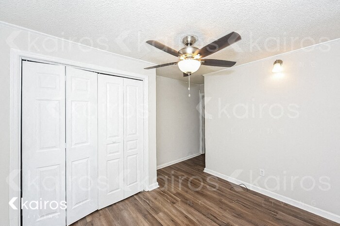 Building Photo - 400 George St