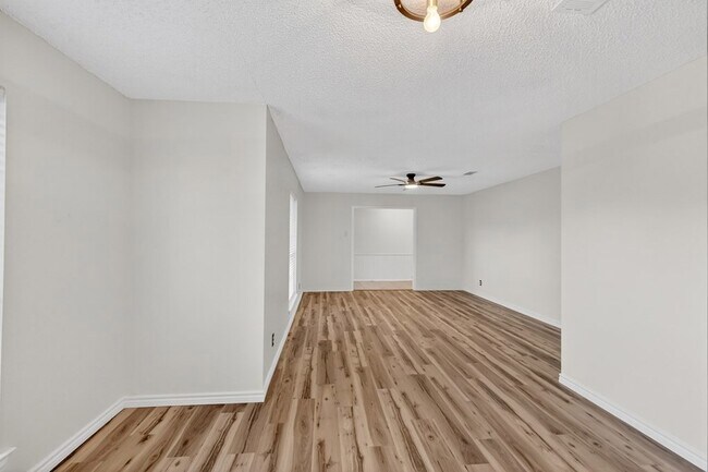 Building Photo - 2821 Metz Dr