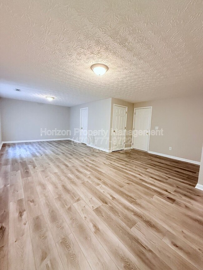 Building Photo - 4005 Hidden Hollow Dr
