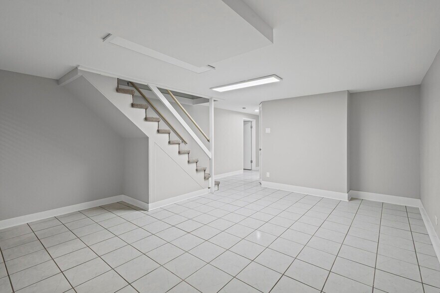 Building Photo - 2712 2nd Private Rd