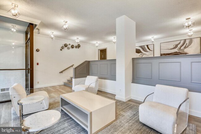 Building Photo - 4 Monroe St