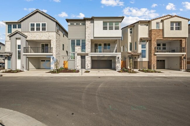 Building Photo - 169 Splittail Way