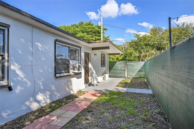 Building Photo - 1710 NW 9th St