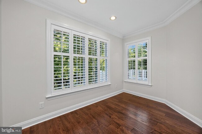 Building Photo - 563 Gramercy Ln