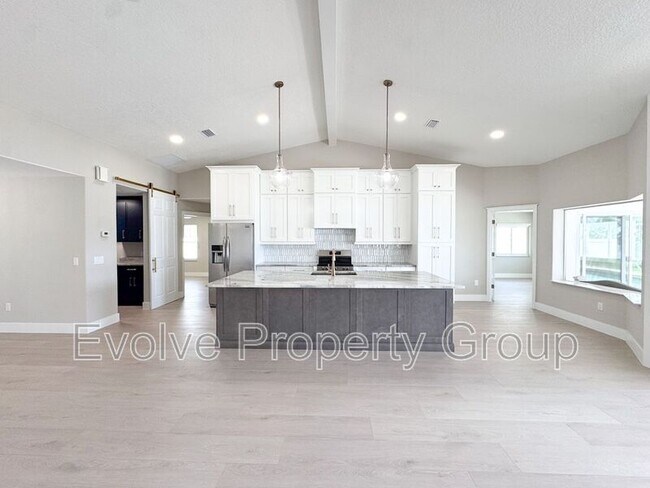 Building Photo - 470 Lambert Ave