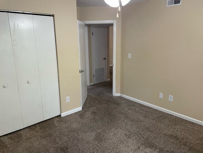 Building Photo - 2348 Horne Ave