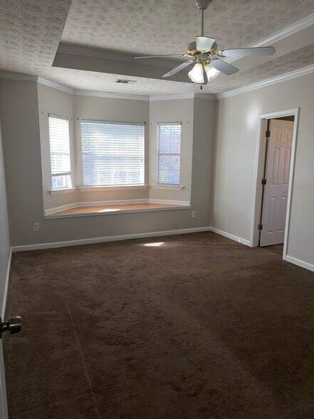 Building Photo - 1100 Longford Ct