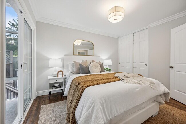 Building Photo - Beautiful 3 Bedroom 2 Bathroom Single Fami...