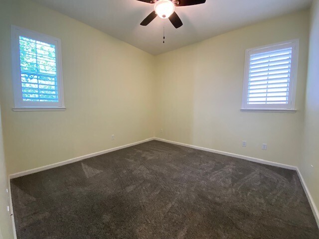 Building Photo - Beautiful 3 Bedroom in Gated Community! Po...