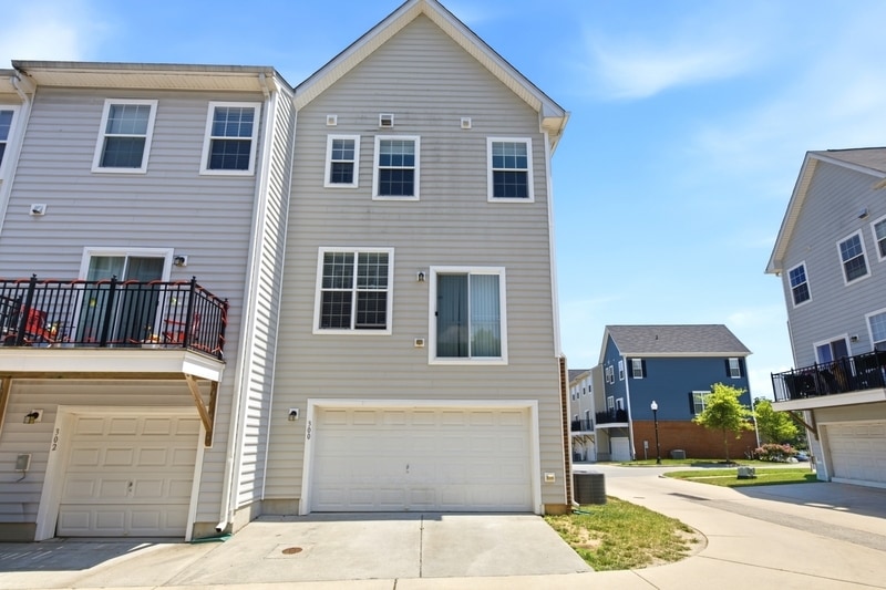 Building Photo - 300 Camillia Pl