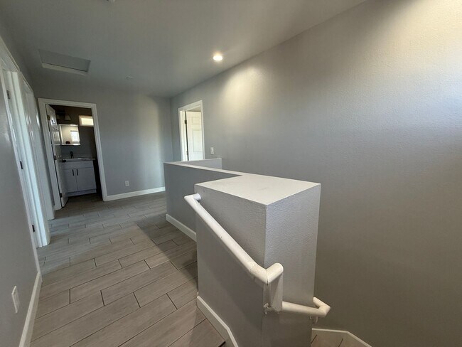 Building Photo - NewB SDS T 3634