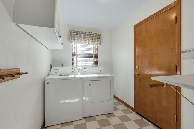 Building Photo - 9584 Las Colinas Dr