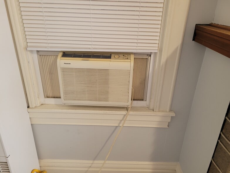 LR window AC unit - 341 Atwood St