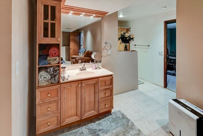 Building Photo - 1214 Carpenter St