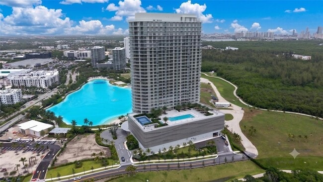 Building Photo - 2411 Laguna Cir