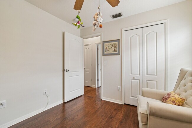 Building Photo - Tuscanny Street