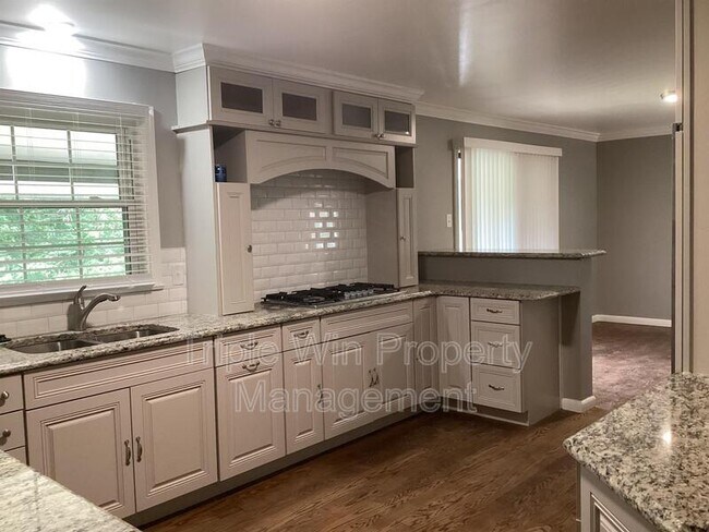 Building Photo - 563 Apex Dr