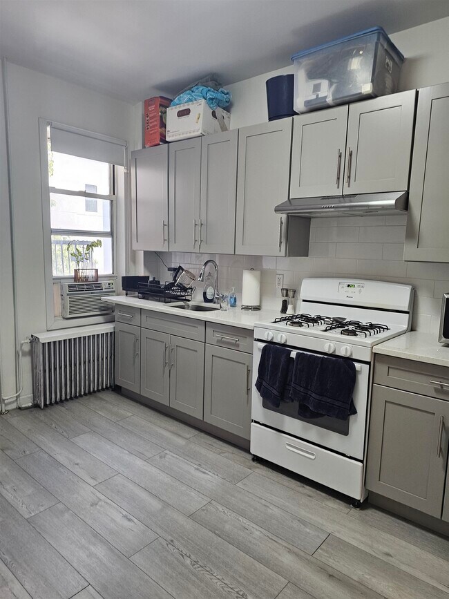 Building Photo - 346 Grove St