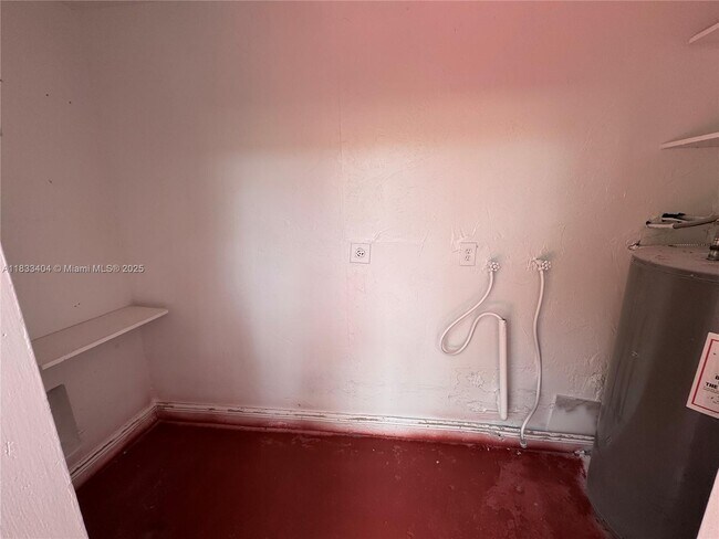 Building Photo - 921 W 80th Pl