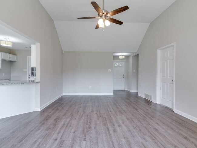 Building Photo - Nice and Bright! 3BR/2B home available for...