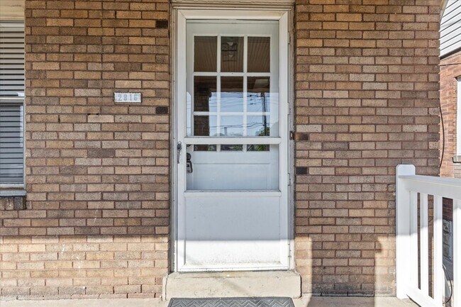 Building Photo - 2816 Clermont Ave