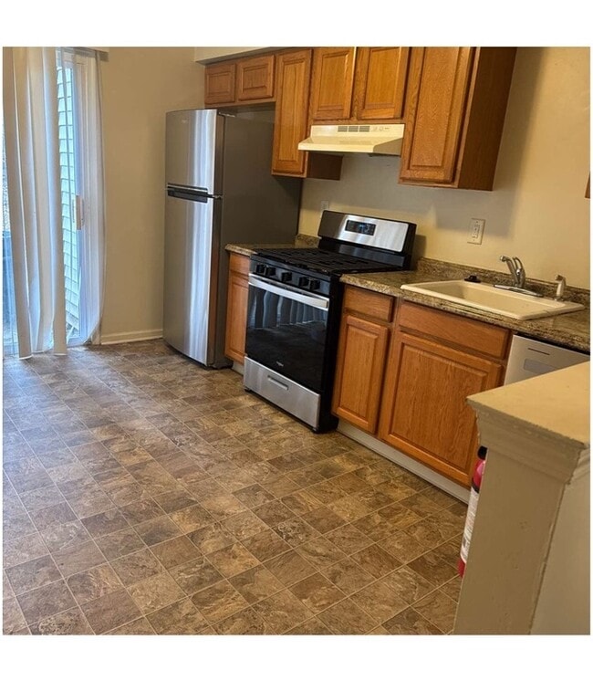 Building Photo - 13 Hamlet Ct