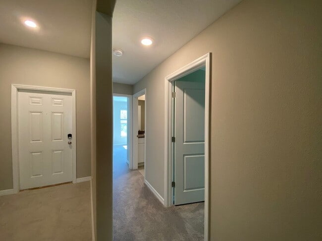 Building Photo - NOT AVAILABLE FOR SHOW OR MOVE IN UNTIL 07/20/26 !!! SW location 4/2/2 **WON'T LAST**