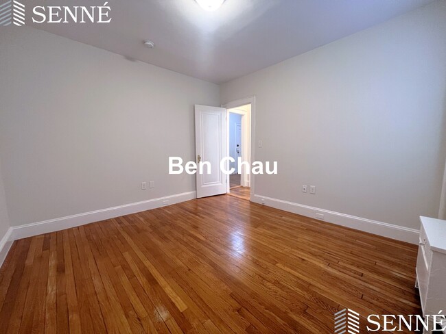 Building Photo - 353 Harvard St