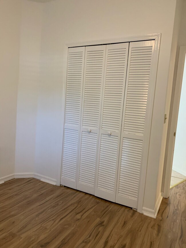 Building Photo - 300 New Waterford Pl