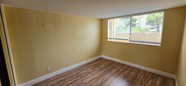 Building Photo - 3965 Nobel Dr