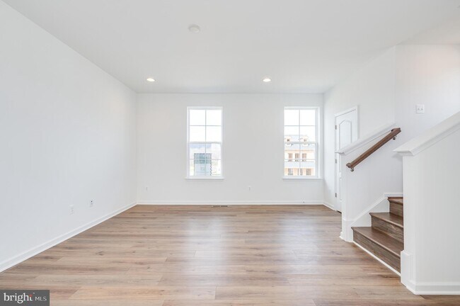 Building Photo - 301 Hillsdale Pl