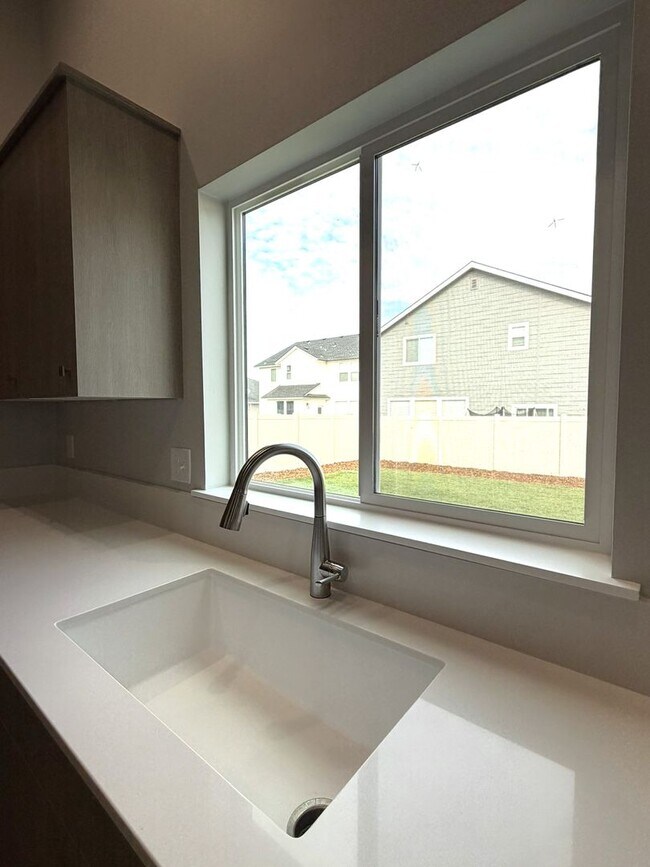 Building Photo - Move-In Special! Brand new 3 bed 2 bath ho...