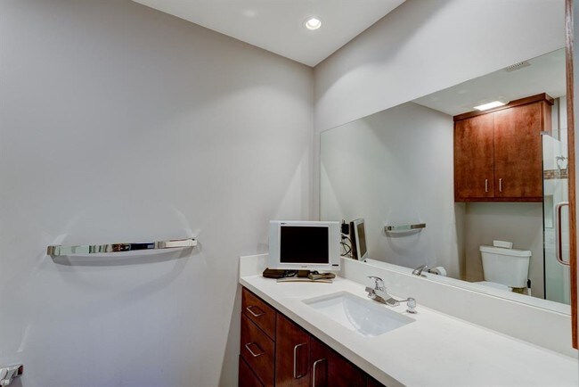 Building Photo - 668 S Ripple Creek Dr