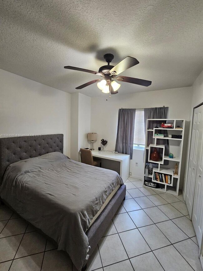 Building Photo - 3500 Coral Wy