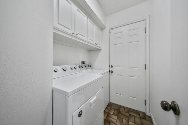 Building Photo - 4137 Ruskin St