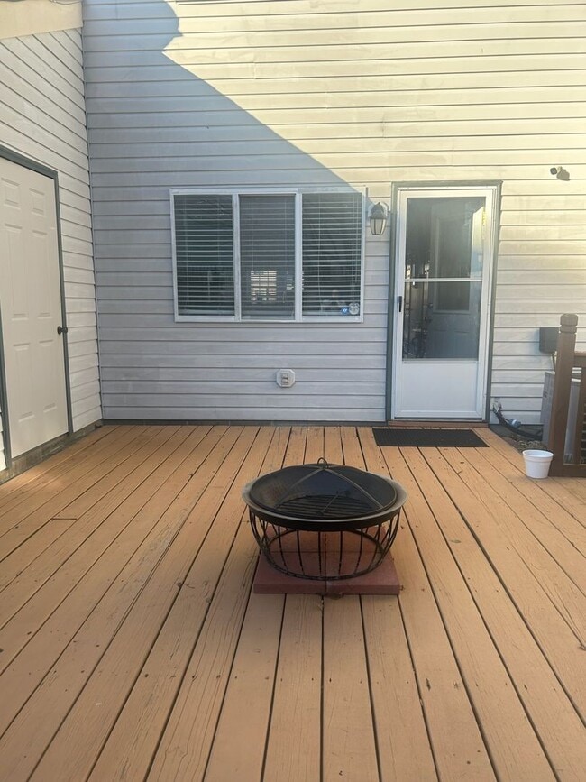 Building Photo - Charming 3-Bedroom Townhome in Hampton, VA ?