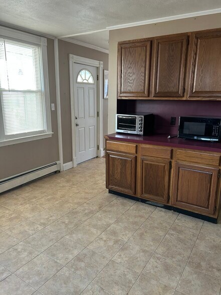 Building Photo - 11 Lincoln Rd