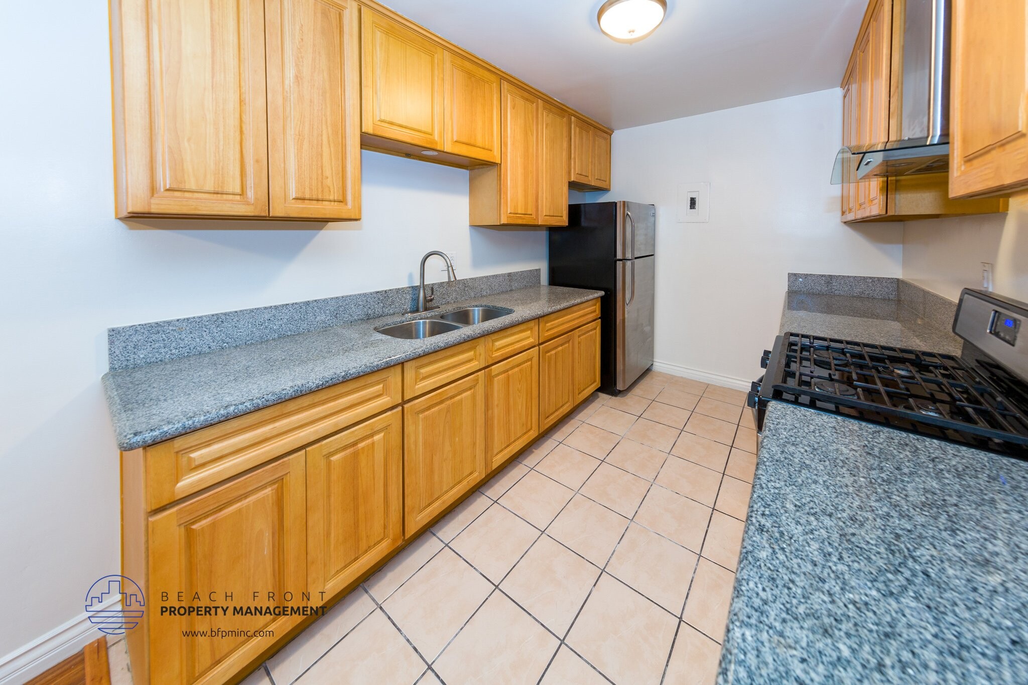 Building Photo - 740 S St Andrews Pl