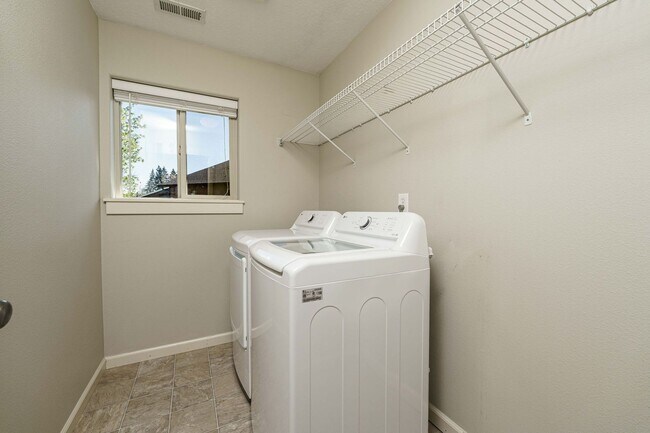 Building Photo - Cul-de-Sac Living at Its Best – Updated 3BR with Garage & A/C!