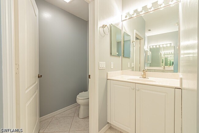 Building Photo - 2215 Hawksridge Dr