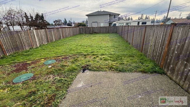 Building Photo - CFC (Russell)-Spanaway Duplex