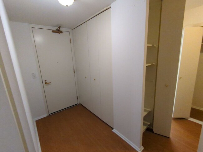 Building Photo - 400 E Randolph St