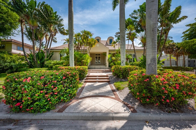 Building Photo - 981 Longboat Club Rd